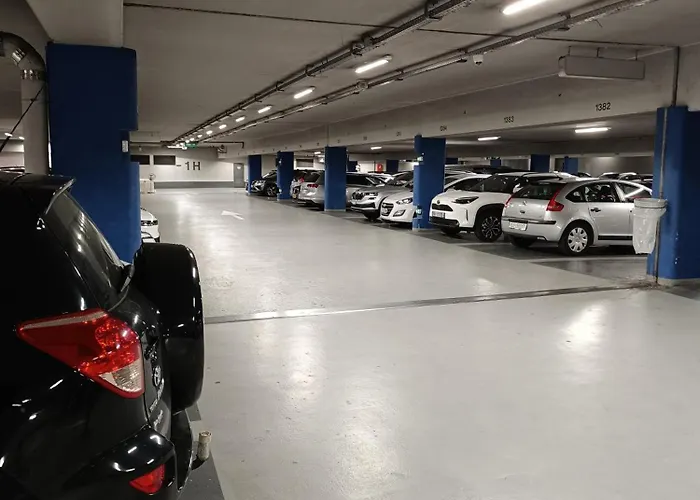 Mama With Aircon Including A Parking Space At 300 Meters