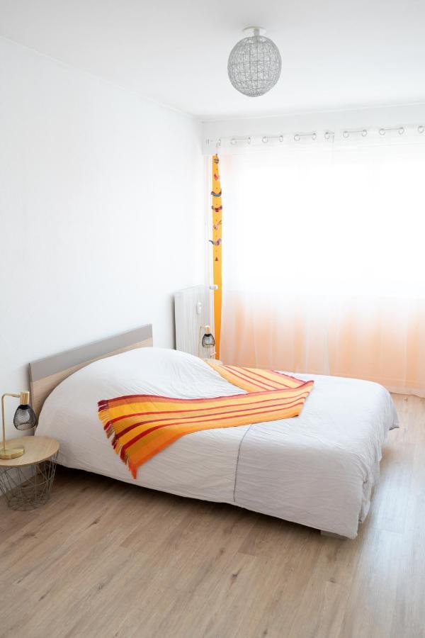 Mama With Aircon Including A Parking Space At 300 Meters Apartment *