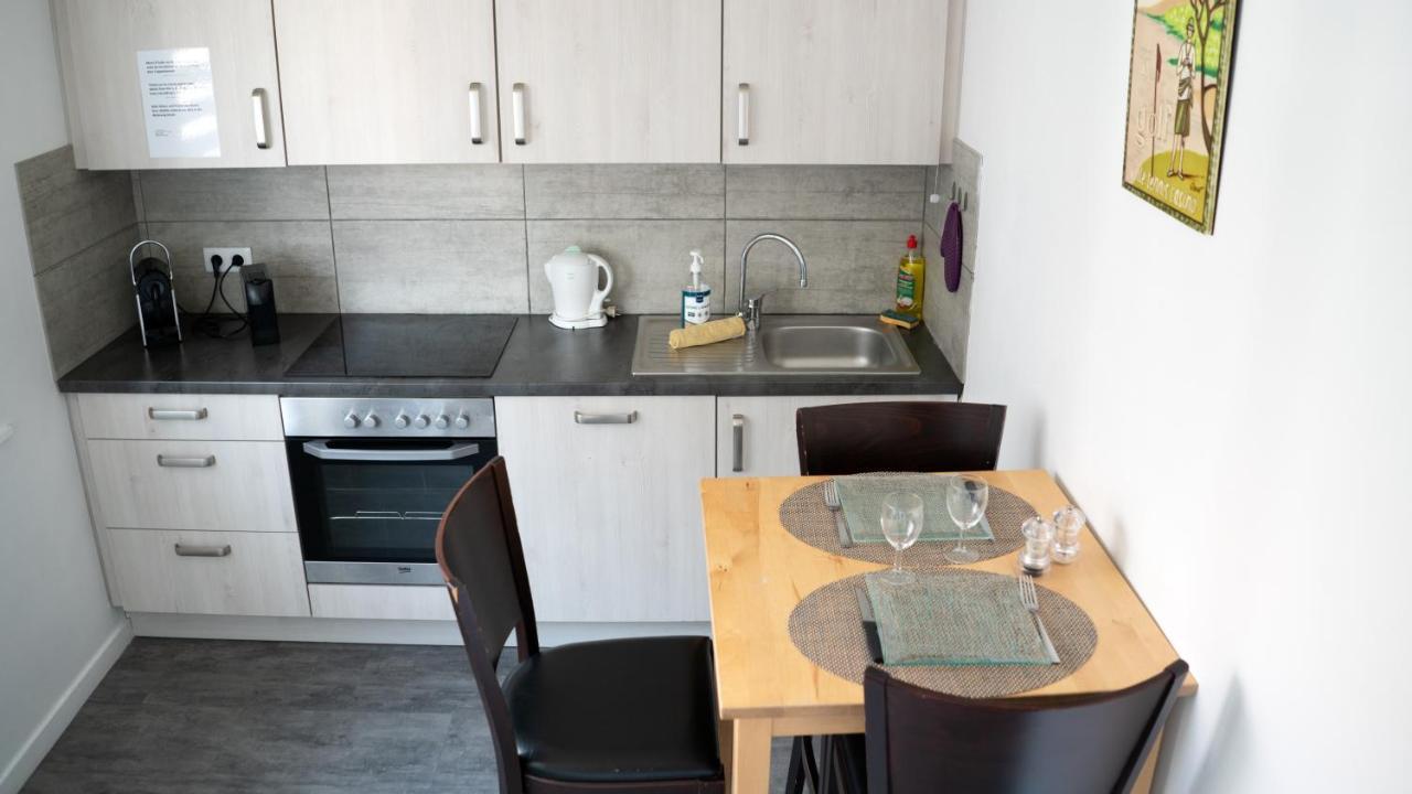 Mama With Aircon Including A Parking Space At 300 Meters Apartment *