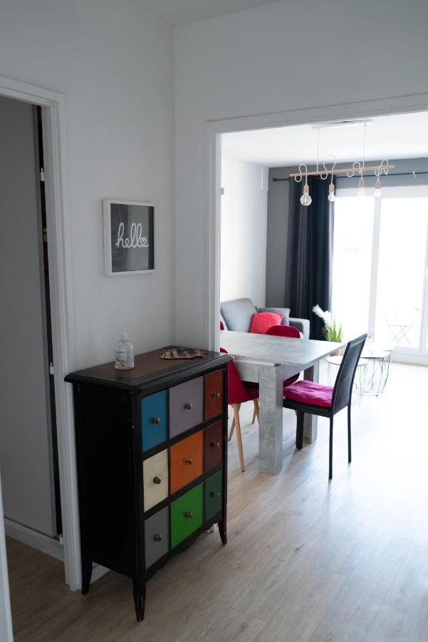 Mama With Aircon Including Parking 2 Cars Apartamento