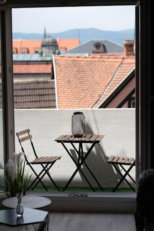 Mama With Aircon Including Parking 2 Cars Apartamento